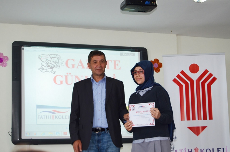 Özel Fatih Koleji'nin 11. sınıflar arasında düzenlediği geleneksel 'Gazete Günleri' etkinliği düzenlenen ödül töreniyle sona erdi.
