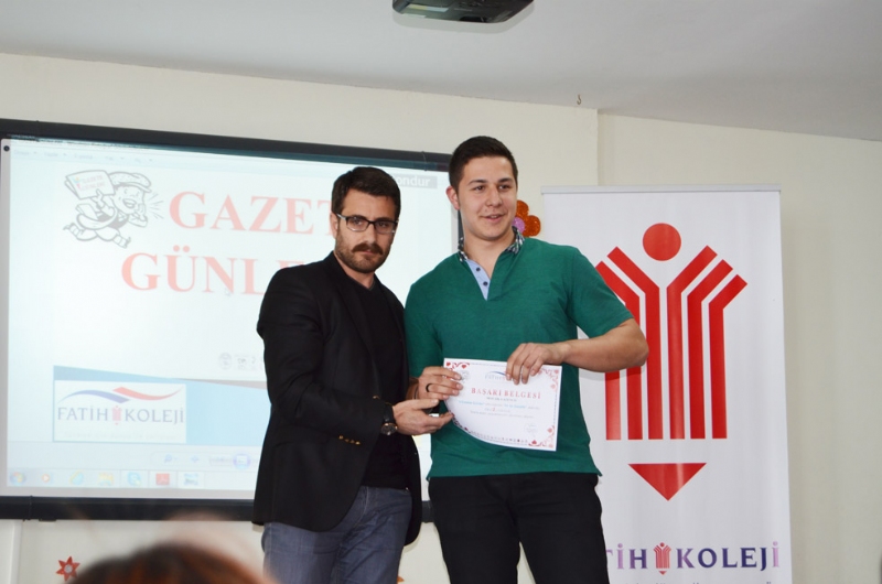 Özel Fatih Koleji'nin 11. sınıflar arasında düzenlediği geleneksel 'Gazete Günleri' etkinliği düzenlenen ödül töreniyle sona erdi.