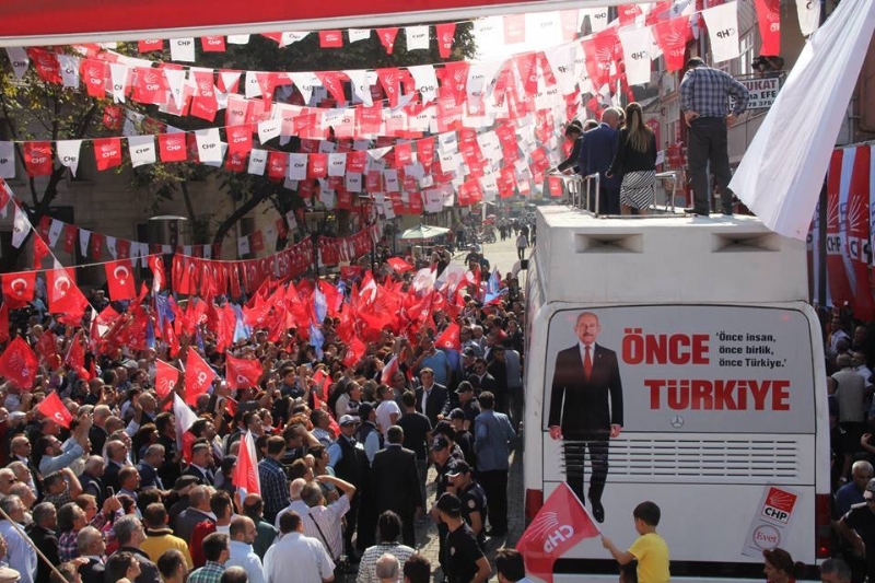 CHP Genel Başkanı Kemal Kılıçdaroğlu,” Bakın CHP’li Alaplı Belediyesine,Belediye Başkanı Nuri Teki  ilçe halkı için gecesini gündüzünü katarak çalışıyor. Alaplı’yı kısa zamanda çok güzel ve sosyal bir ilçe yaptı. Bu gidişle Alaplı bölgenin en güzel ilçesi olacak” dedi.