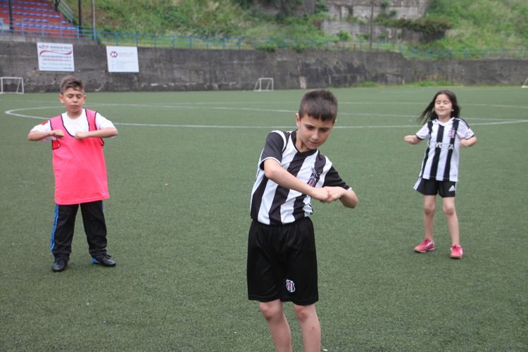 Ereğli Beşiktaş taraftarları derneğimiz tarafından organize edilen Yaz Futbol okulumuz başladı.